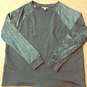 Sweater w/ velvet sleeves